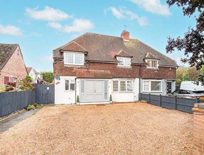 4 Bedroom Detached House For Sale In Colne Bank, Horton, SL3