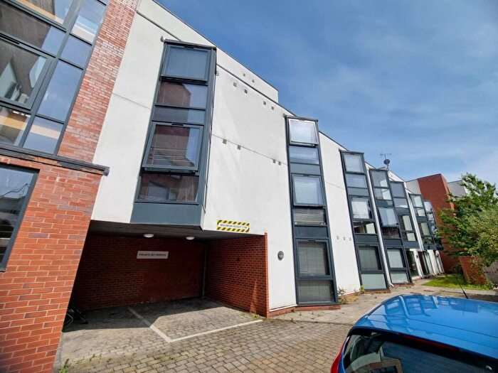 Studio To Rent In St Michaels Lane, Headingley, Leeds, LS6