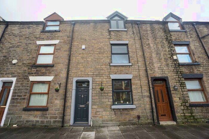 4 Bedroom Terraced House To Rent In Halliwell Road, Smithills, BL1