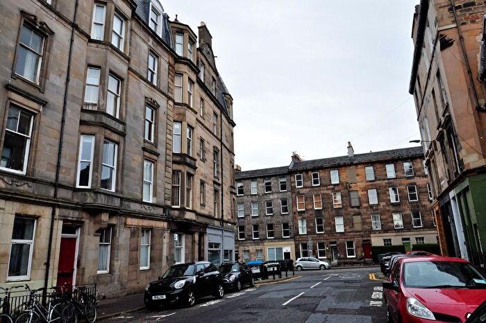 3 Bedroom Flat To Rent In Blackwood Crescent, Newington, Edinburgh, EH9