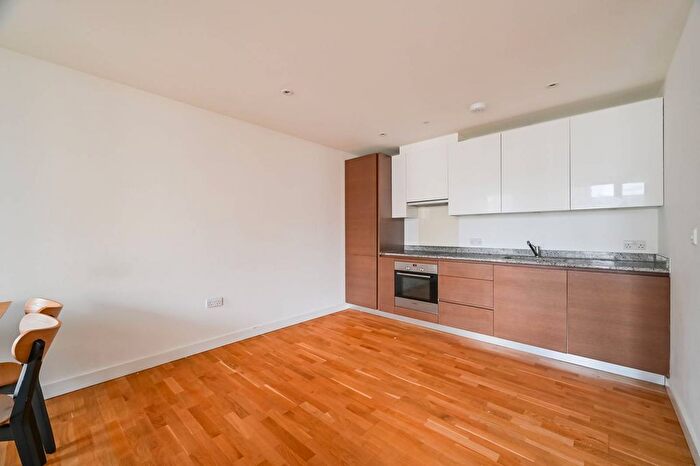1 Bedroom Flat To Rent In Merle Mansions, Stratford, London, E20