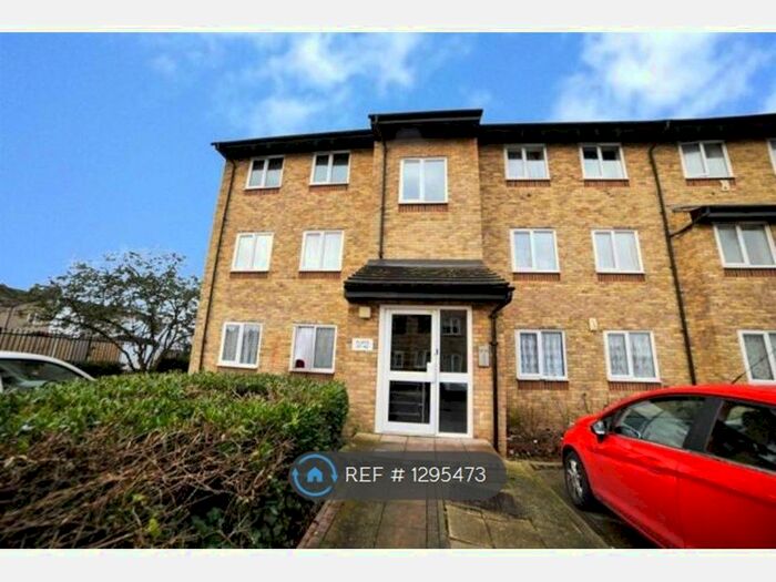 2 Bedroom Flat To Rent In Waterfield Close, Belvedere DA17