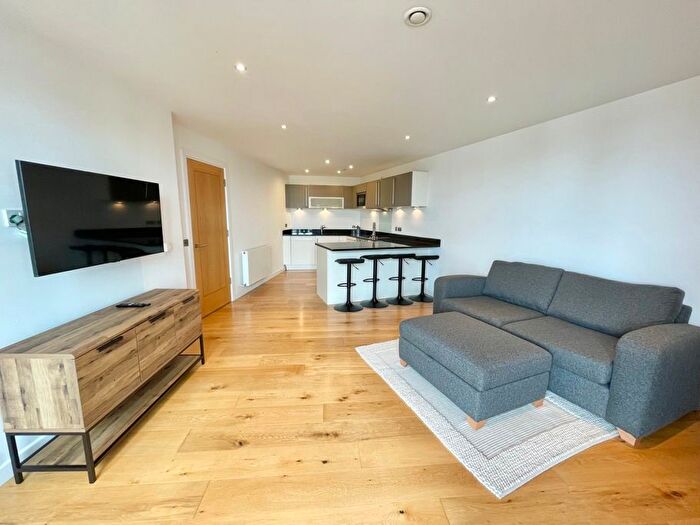 2 Bedroom Flat To Rent In Wharf Approach, Leeds, LS1