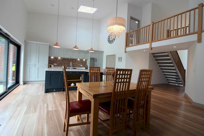 5 Bedroom Semi-Detached House For Sale In Redbrook Street, Woodchurch, Ashford, TN26