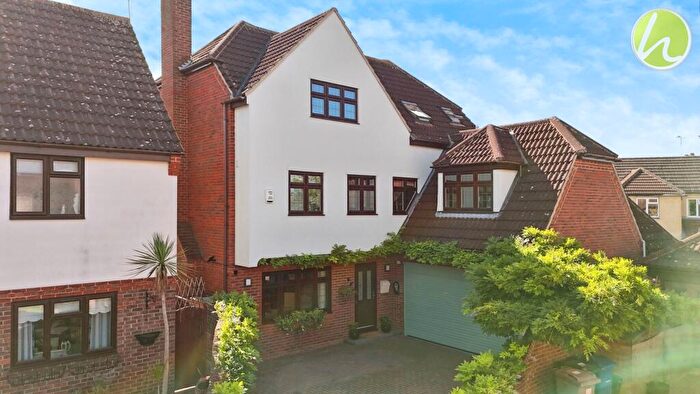 5 Bedroom Detached House For Sale In Magnolia Place, Stanford-Le-Hope, SS17