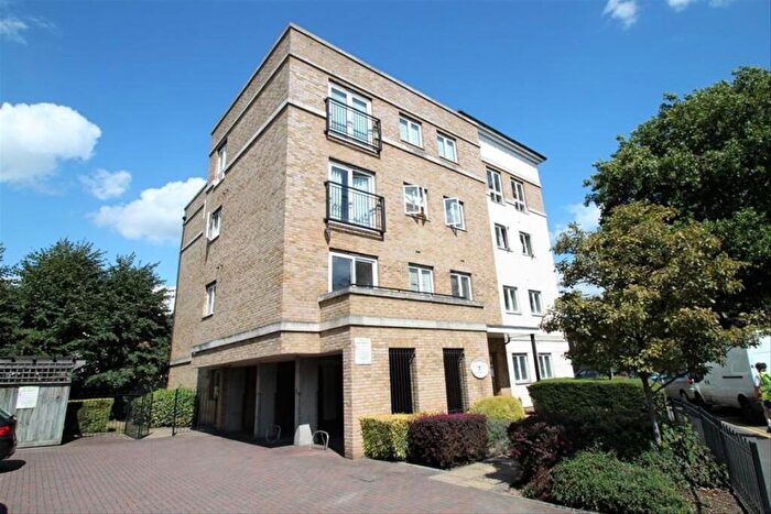 2 Bedroom Flat To Rent In Hawks Road, Kingston Upon Thames, KT1