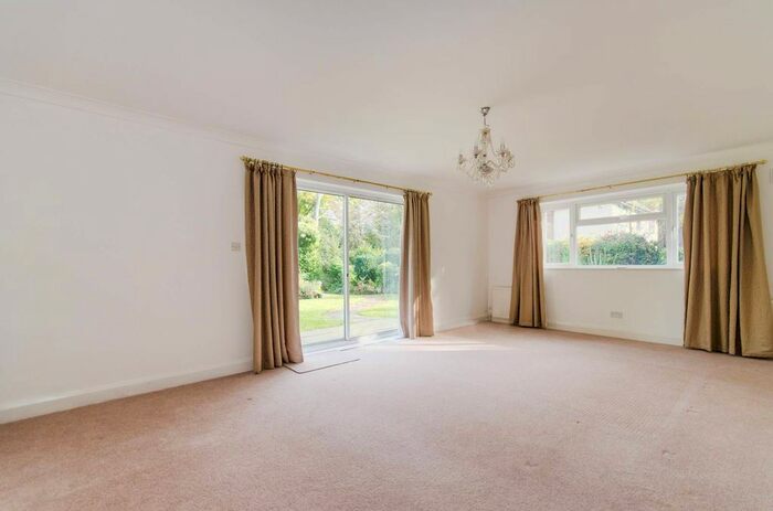 2 Bedroom Flat To Rent In Nugents Park, Hatch End, Pinner, HA5