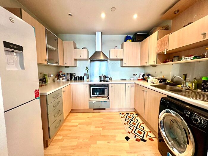 2 Bedroom Flat For Sale In Gordon Gardens, Swindon, SN1