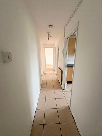 2 Bedroom Flat To Rent In Queens Drive, Bedford, MK41