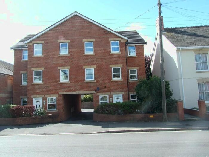 2 Bedroom Flat To Rent In Victoria Avenue, Chard TA20