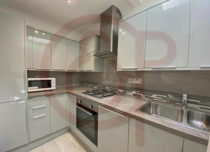 2 Bedroom Flat To Rent In The Vale, Acton, W3