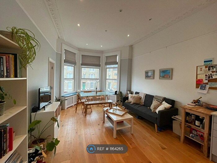 3 Bedroom Flat To Rent In The Chase, London, SW4