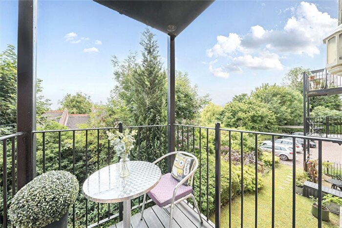2 Bedroom Flat To Rent In Chichester House, Hillcroft Close, Lymington, SO41