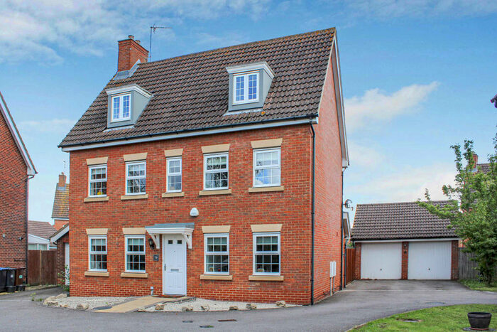 5 Bedroom Detached House To Rent In The Runway, Hatfield, AL10