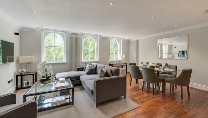 2 Bedroom Flat For Sale In Kensington Gardens Square, London, W2