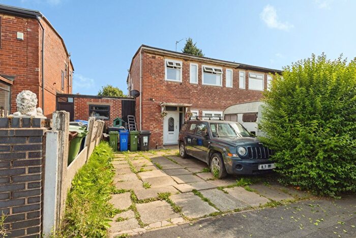 3 Bedroom Semi Detached House For Sale In Hartshead Avenue, Ashton-Under-Lyne, Greater Manchester, OL6