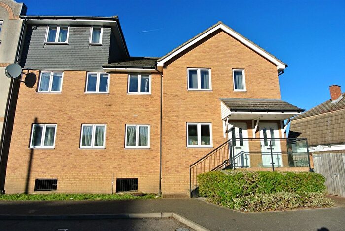 1 Bedroom Flat To Rent In Bowes Road, Staines-Upon-Thames, TW18