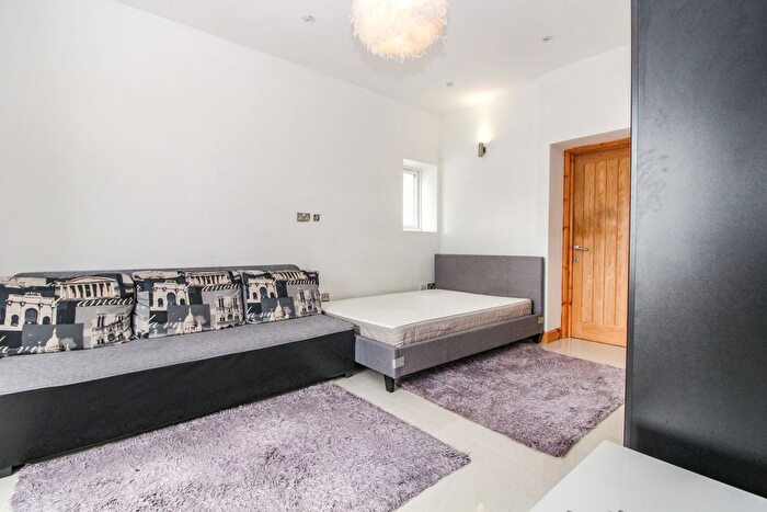 1 Bedroom Studio To Rent In Woodford Avenue, Ilford, IG2
