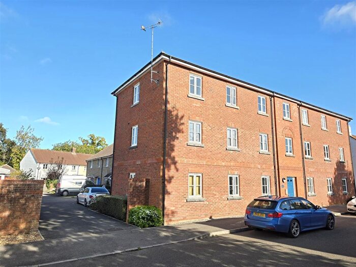 2 Bedroom Flat To Rent In Tff Field Close, Sturminster Newton, DT10