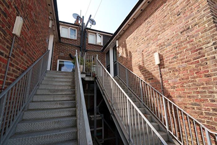 2 Bedroom Flat For Sale In Clinton Lane, Seaford, BN25