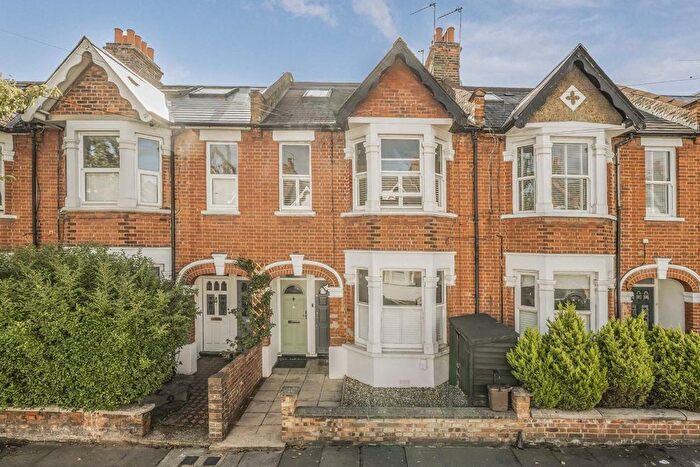 2 Bedroom Flat To Rent In Duntshill Road, Earlsfield, SW18