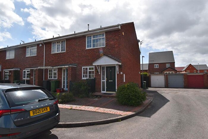 2 Bedroom Flat To Rent In Chapman Close, Leamington Spa, CV31