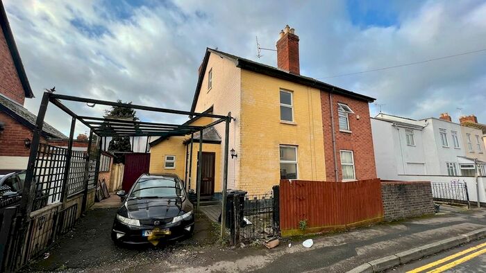 3 Bedroom Semi-Detached House To Rent In Regent Street, Gloucester, GL1