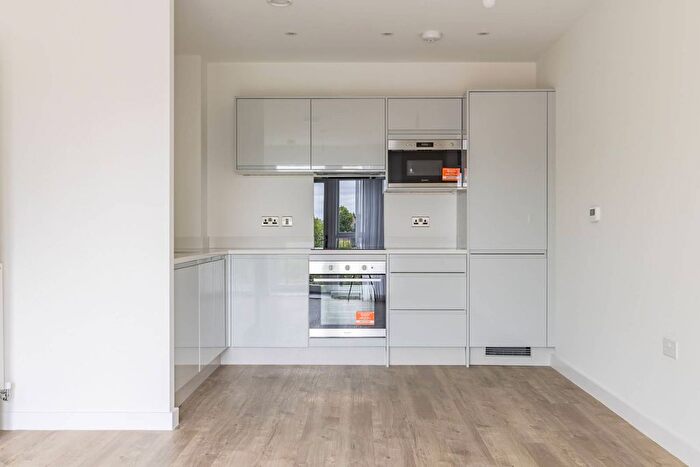 1 Bedroom Flat To Rent In Borders Lane, Loughton, IG10