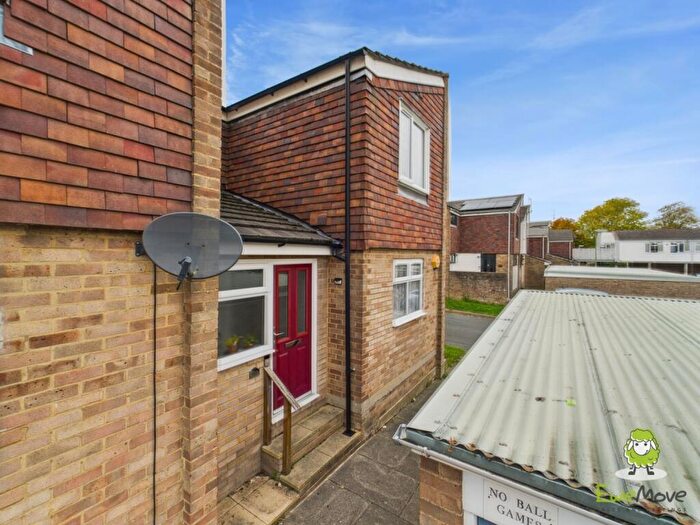3 Bedroom End Of Terrace House For Sale In Bennet Close, Basingstoke, Hampshire, RG21
