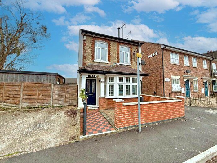3 Bedroom Detached House For Sale In Victoria Street, Dunstable, LU6