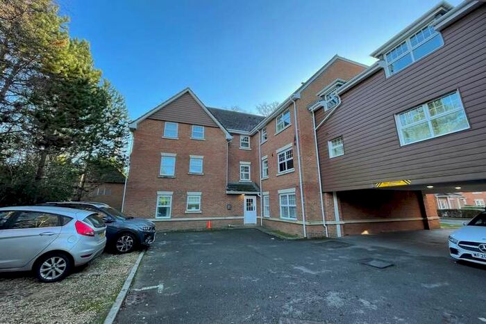 2 Bedroom Flat To Rent In Pound Hill, Crawley, RH10