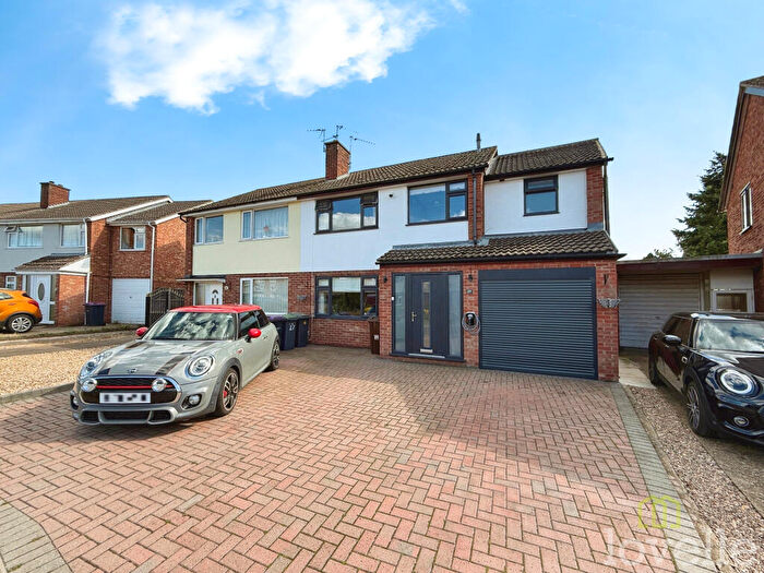 4 Bedroom Semi-Detached House For Sale In Dore Avenue, North Hykeham, LN6