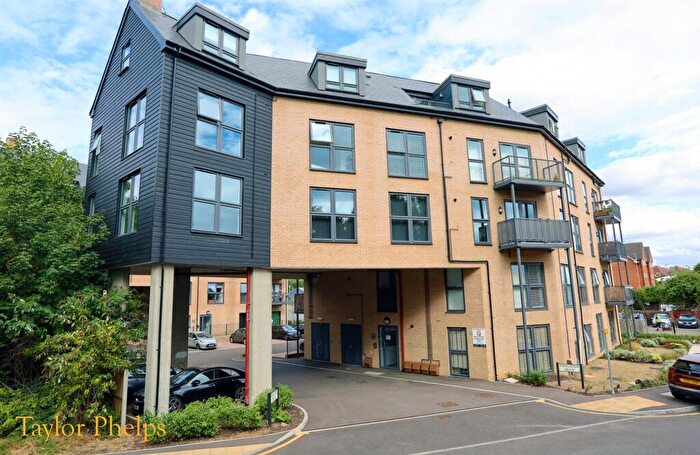 1 Bedroom Apartment To Rent In Navigation Drive, Ware - Balcony - Email Enquires Only, SG12