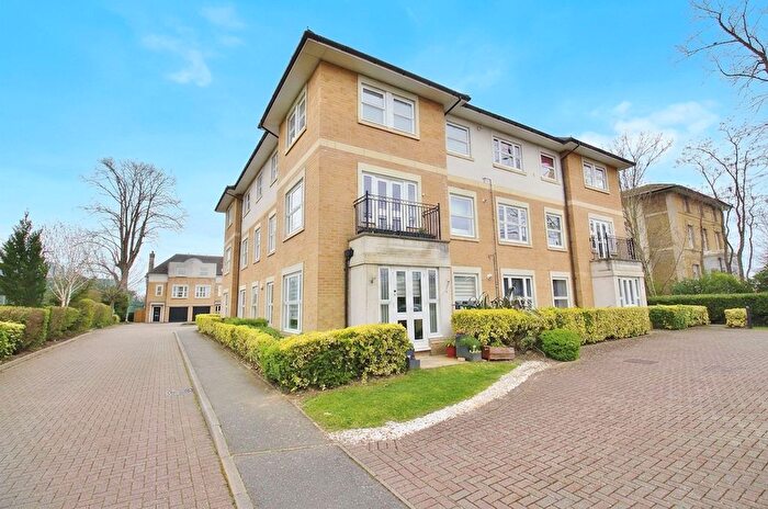 2 Bedroom Flat For Sale In Meadowbank Close, Isleworth, TW7