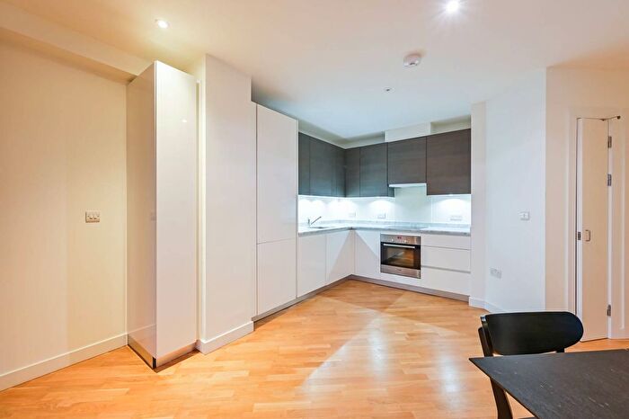 3 Bedroom Flat To Rent In Lunaria House, East Village, Stratford, London, E20