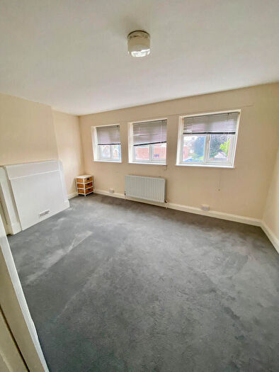 3 Bedroom Flat To Rent In High Street, West Wickham, BR4