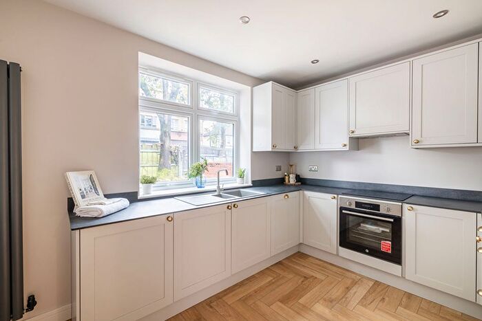 4 Bedroom Detached House To Rent In Longlands Avenue, Coulsdon, CR5