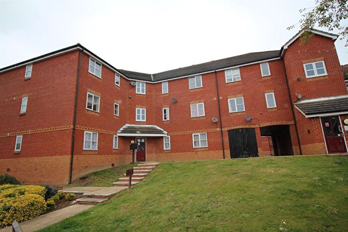 2 Bedroom Flat To Rent In Riverbank Way, Ashford, TN24