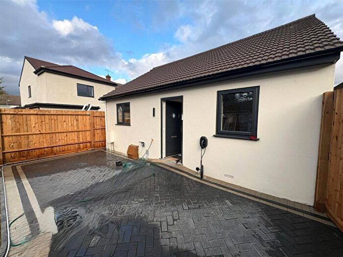 2 Bedroom Detached House To Rent In Field Way, Aldershot, Hampshire, GU12