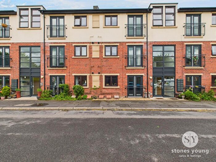 2 Bedroom Apartment For Sale In Petre Wood Crescent, Langho, BB6