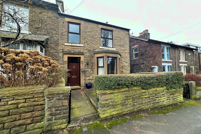 4 Bedroom Semi-Detached House To Rent In Lord Street, Glossop, SK13