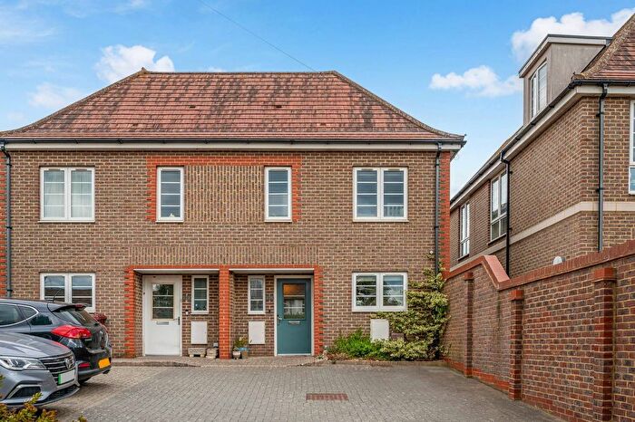 3 Bedroom Semi Detached House For Sale In Stockbridge Road, Chichester, PO19