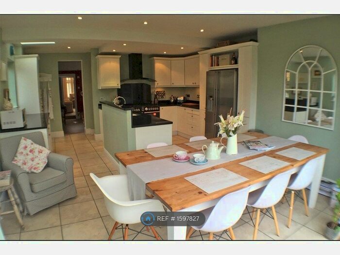 2 Bedroom Semi-Detached House To Rent In Albany Road, Hersham, Walton-On-Thames, KT12