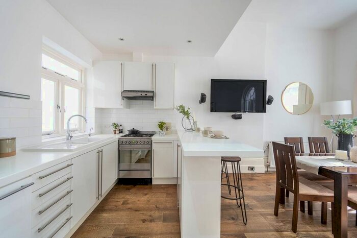 1 Bedroom Flat To Rent In Queens Gardens, Lancaster Gate, London, W2