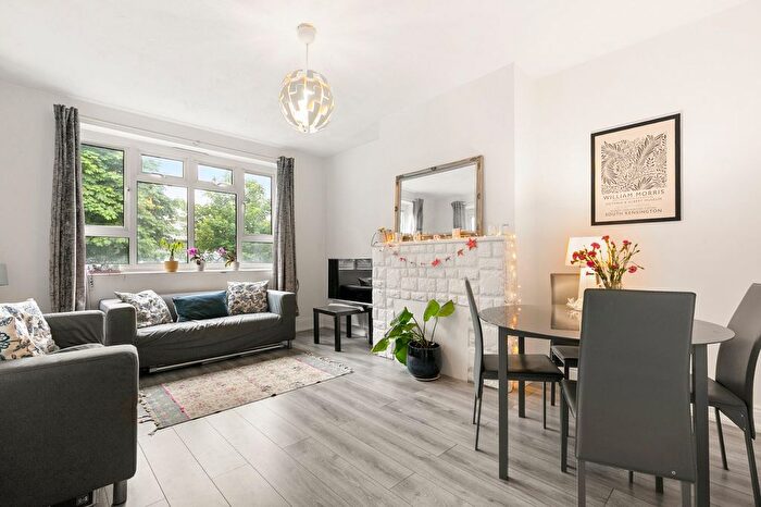 3 Bedroom Flat To Rent In Trebovir Road, Earls Court, SW5