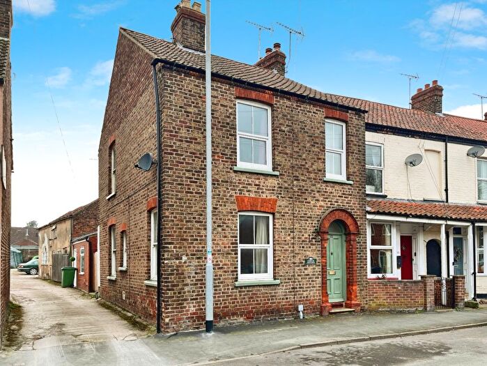 3 Bedroom Semi-Detached House For Sale In Middle Street North, Driffield, YO25