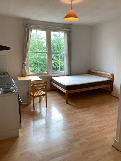 Studio To Rent In Alkham Road, London, N16