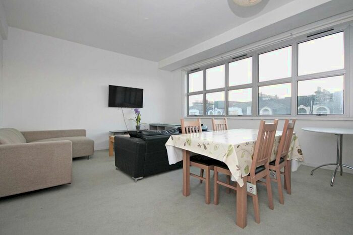 4 Bedroom Flat To Rent In Earls Court Road, London, SW5