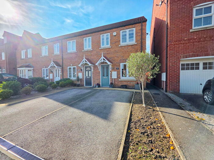 2 Bedroom Town House For Sale In Bellscroft, Wombwell, Barnsley, S73