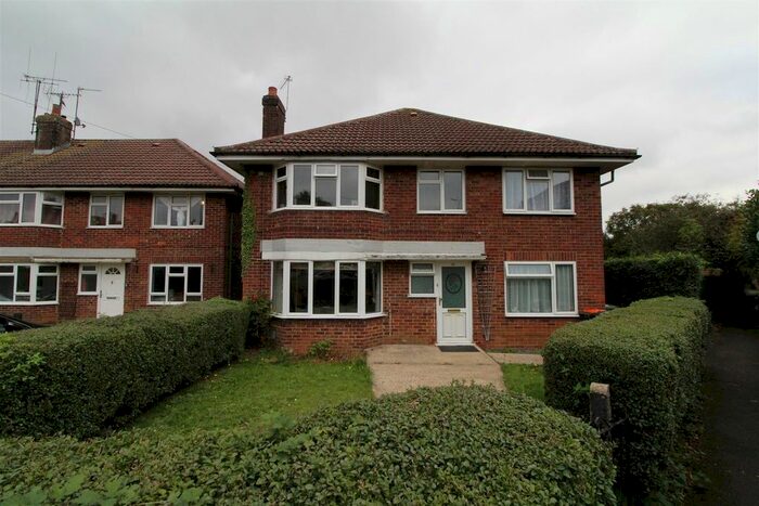 2 Bedroom Flat To Rent In Bush Close, Toddington, Dunstable, LU5